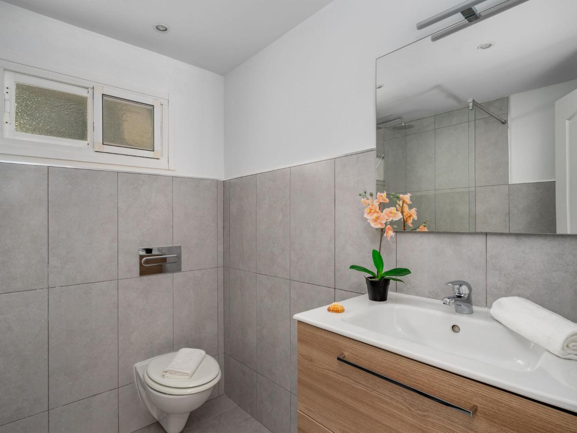 Eden Hills Apartment